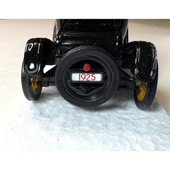 1925 Ford Model T Black Die-Cast Model (1:32) Scale - National Motor Museum Mint - Picture 5 of 6